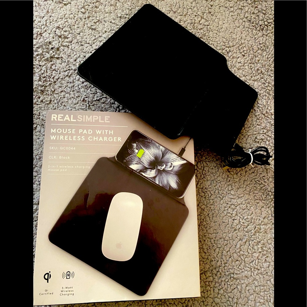 NIB Real Simple 2 in 1 Wireless Charging Mouse Pad